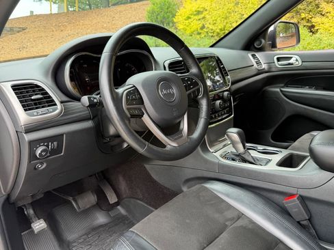 Used 2019 Jeep Grand Cherokee Altitude AWD/4WD image 14