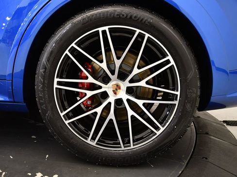 Used 2025 Porsche Cayenne S image 14