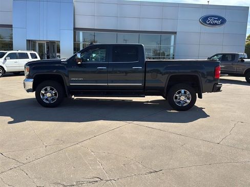 Used 2019 GMC Sierra 2500 SLT w/ Driver Alert Package image 2