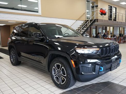 Used 2023 Jeep Grand Cherokee Trailhawk AWD/4WD image 20