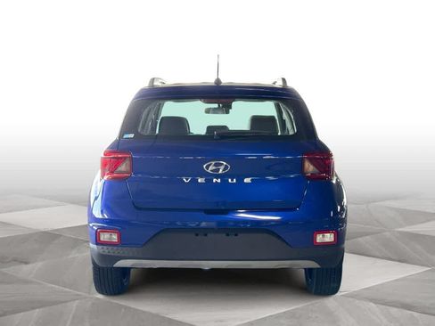 Used 2024 Hyundai Venue Limited FWD image 7