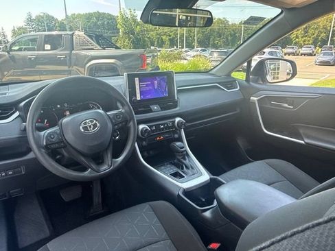 Used 2025 Toyota RAV4 XLE AWD/4WD image 27