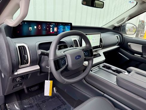 New 2025 Ford Expedition Active image 9