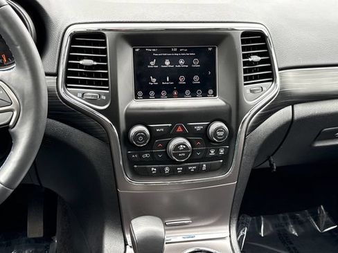 Used 2019 Jeep Grand Cherokee Laredo AWD/4WD image 11