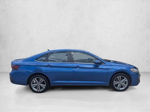 Used 2024 Volkswagen Jetta SE FWD image 4