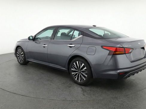 Used 2025 Nissan Altima 2.5 SV FWD image 6