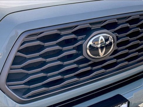 Used 2022 Toyota Tacoma TRD Sport w/ TRD Premium Sport Package image 27