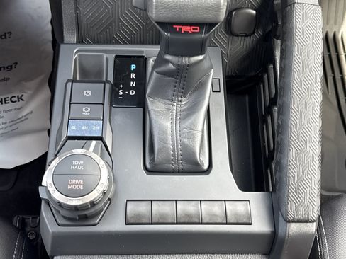 Used 2025 Toyota Tacoma TRD Sport AWD/4WD image 27