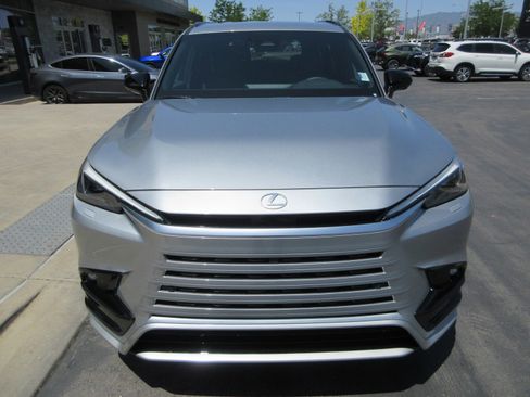 New 2026 Lexus TX 500h AWD image 11