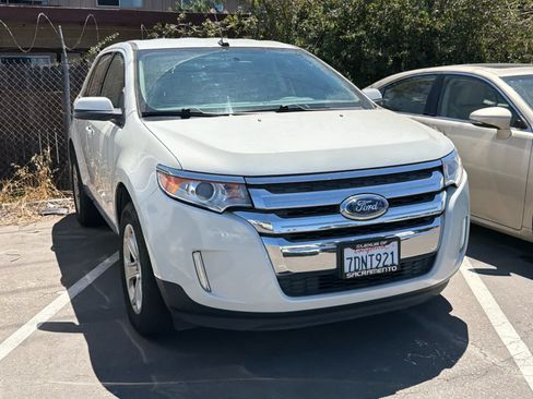 Used 2013 Ford Edge SEL FWD image 3