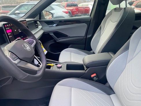 New 2026 Volkswagen Tiguan SE R-Line image 12