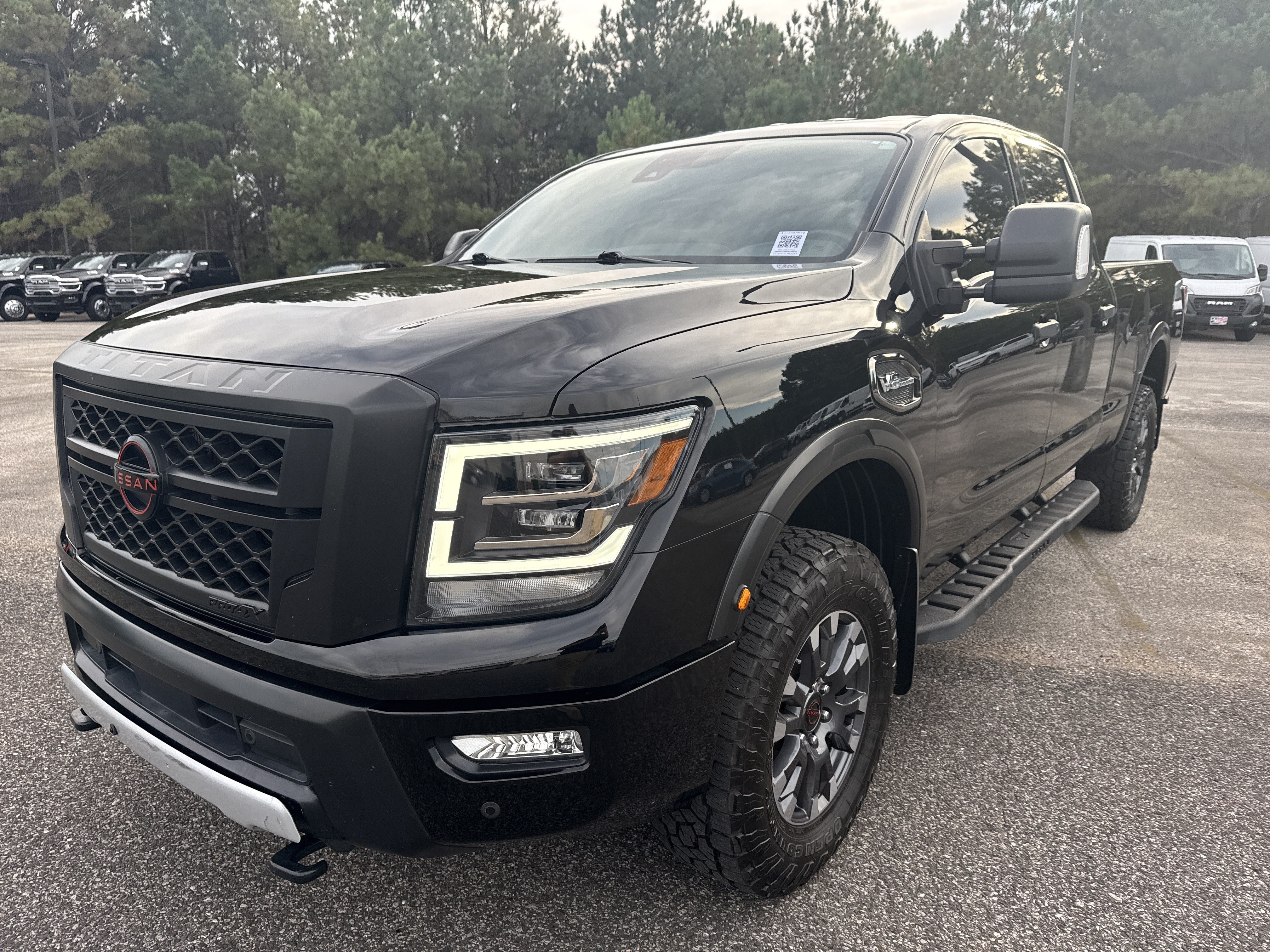 Used 2023 Nissan Titan PRO-4X AWD/4WD image 3