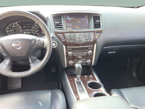 Used 2015 Nissan Pathfinder Platinum FWD image 12