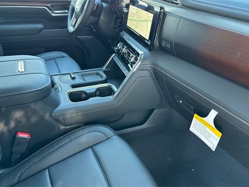 New 2026 GMC Sierra 2500 Denali w/ Denali Reserve Package image 17