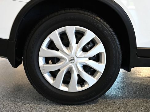 Used 2017 Nissan Rogue S FWD image 16