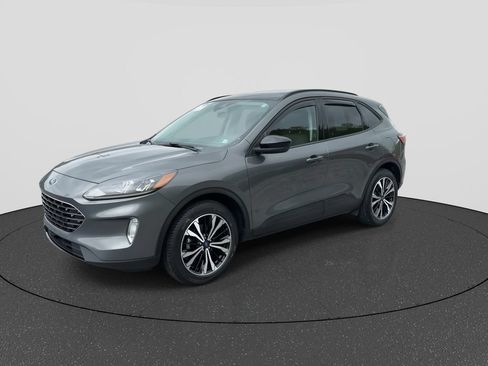 Used 2021 Ford Escape SE w/ SE Sport Appearance Package AWD/4WD image 3