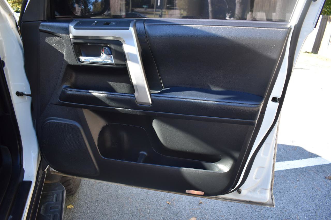 Used 2020 Toyota 4Runner SR5 AWD/4WD image 24