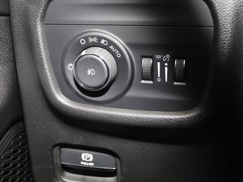 Used 2023 Jeep Grand Cherokee L Limited AWD/4WD image 31