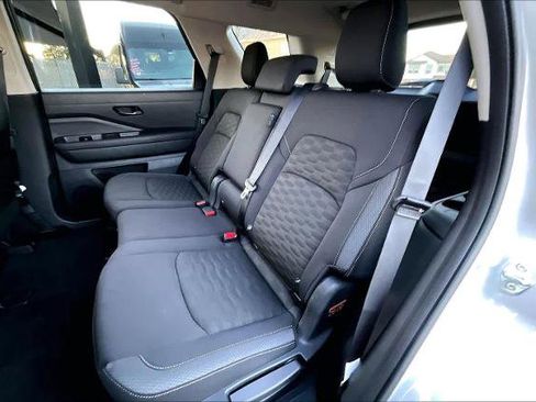 Certified 2025 Nissan Pathfinder SV image 18