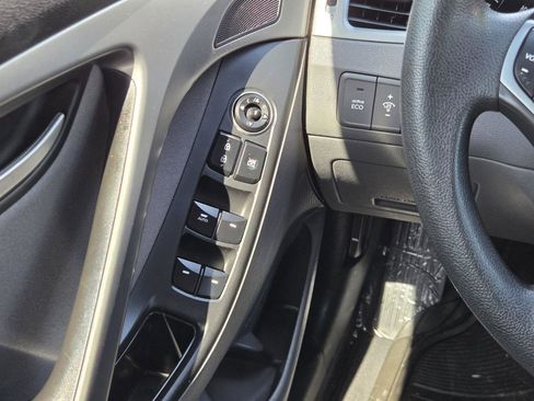 Used 2016 Hyundai Elantra SE w/ Option Group 02 FWD image 27
