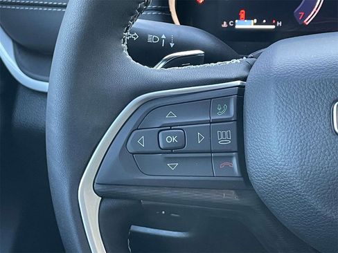 New 2025 Jeep Grand Cherokee Altitude image 14