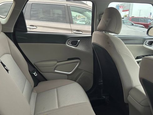 Used 2025 Kia Soul LX image 6