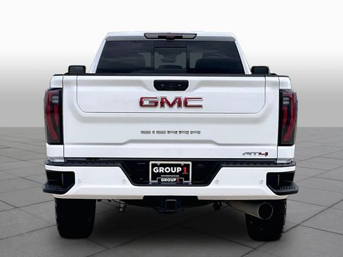 Used 2025 GMC Sierra 2500 AT4 w/ AT4 Premium Plus Package AWD/4WD image 5