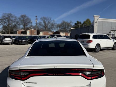 Used 2019 Dodge Charger SXT RWD image 6