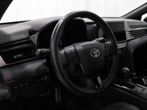 Used 2025 Toyota Camry SE FWD image 12