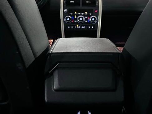 Used 2019 Land Rover Discovery Sport SE image 28