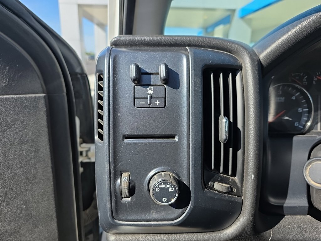 Used 2018 Chevrolet Silverado 2500 W/T AWD/4WD image 13