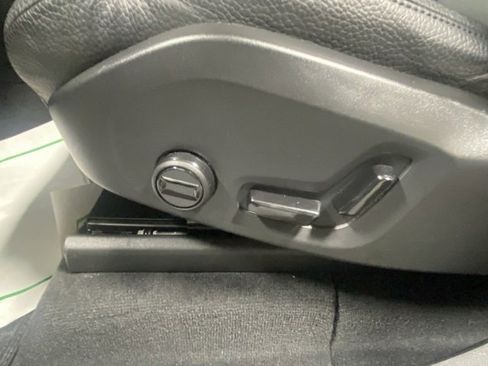 Used 2025 Volvo XC90 B6 Plus image 12