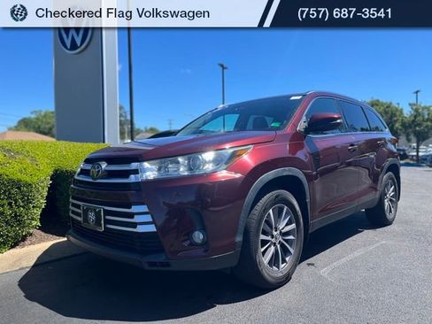 Used 2019 Toyota Highlander XLE AWD/4WD image 1