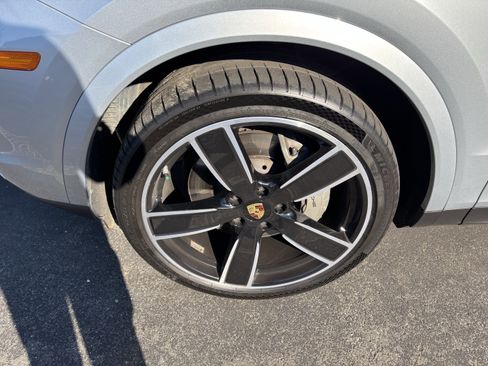 Used 2020 Porsche Cayenne S image 13