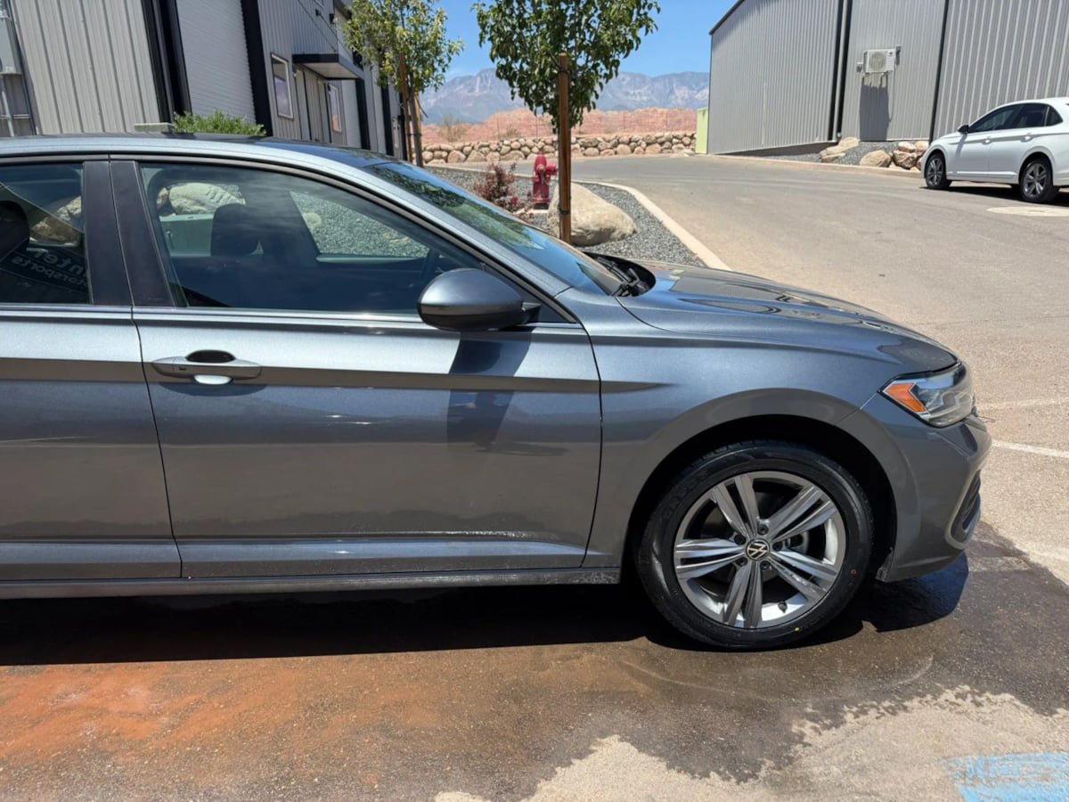 Used 2024 Volkswagen Jetta SE FWD image 11