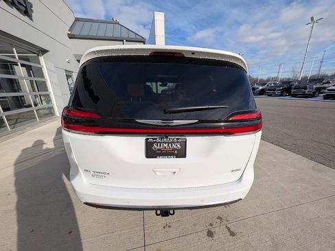 New 2026 Chrysler Pacifica Pinnacle w/ Trailer Tow Group AWD/4WD image 13