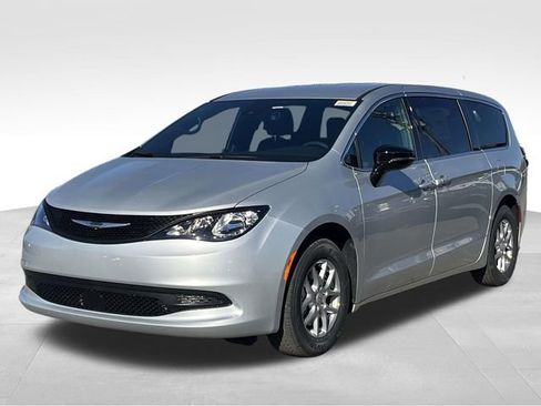 New 2026 Chrysler Voyager LX image 3