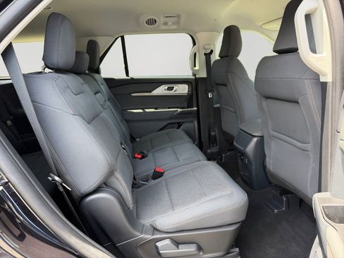 Used 2025 Ford Explorer Active RWD image 13