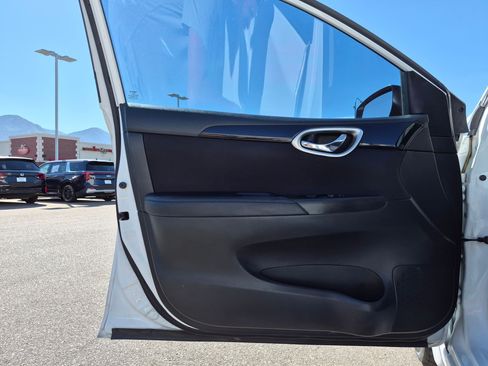 Used 2018 Nissan Sentra SV FWD image 14