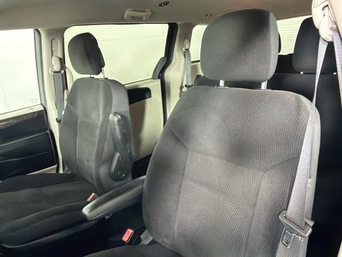 Used 2019 Dodge Grand Caravan SE FWD image 10