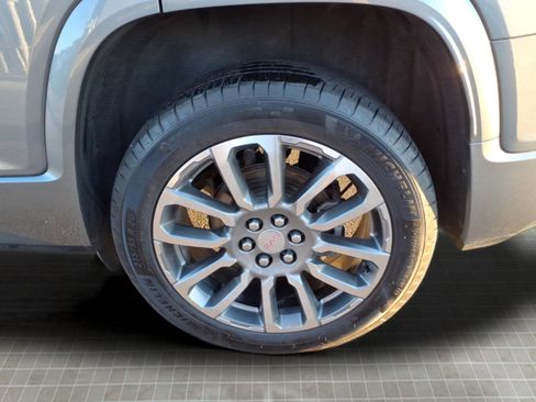 Used 2021 GMC Acadia Denali w/ Denali Ultimate Package image 10