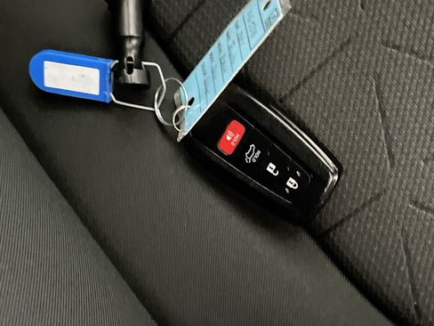 Used 2021 Toyota RAV4 XLE w/ Convenience Package FWD image 36