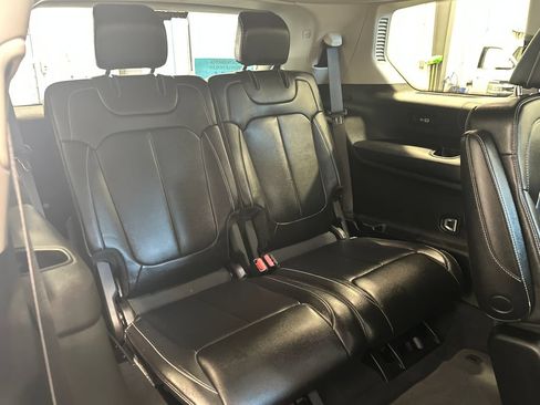 Used 2023 Jeep Grand Cherokee L Limited AWD/4WD image 30