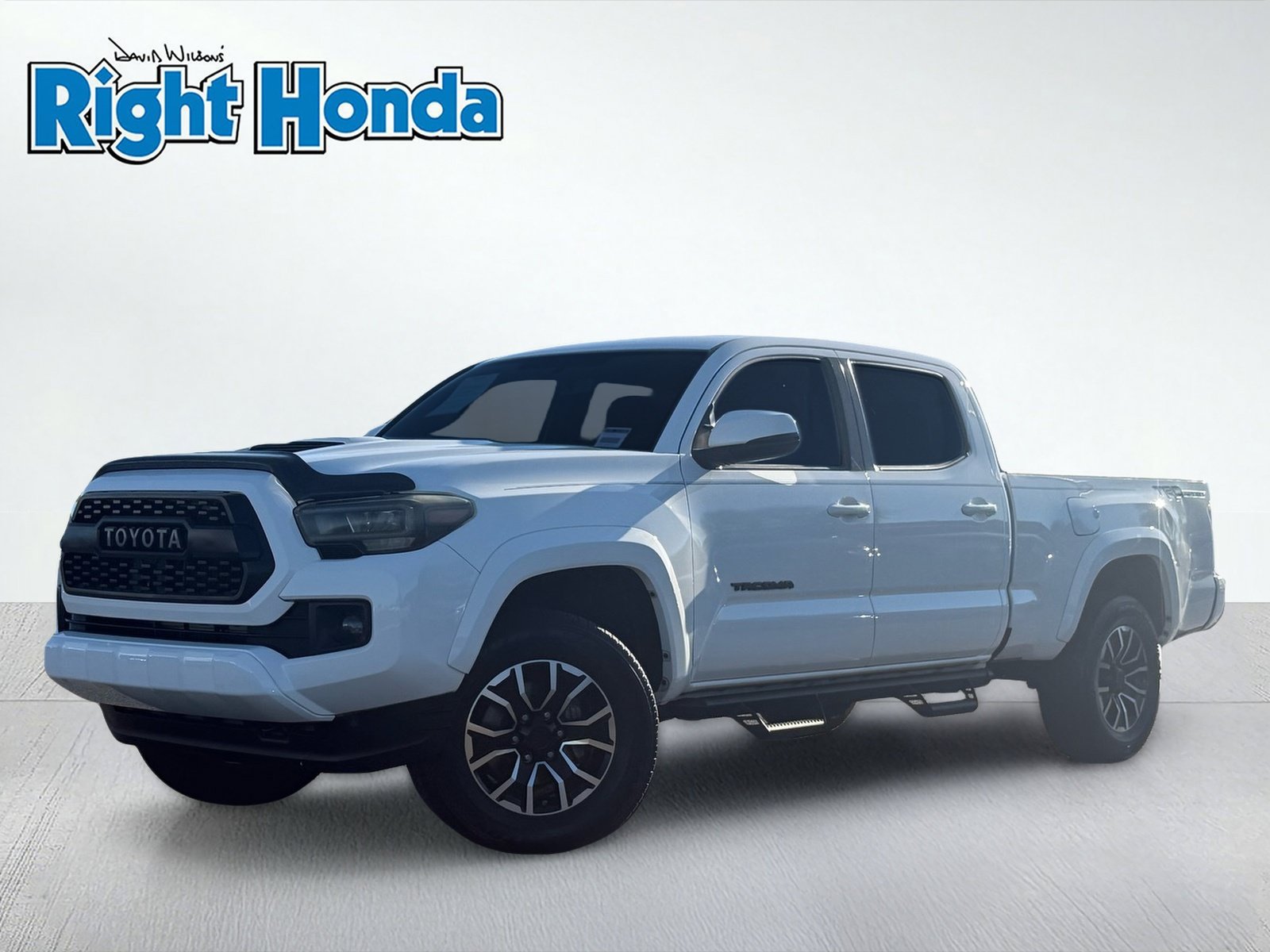 Used 2017 Toyota Tacoma TRD Sport w/ Tow Package RWD image 2