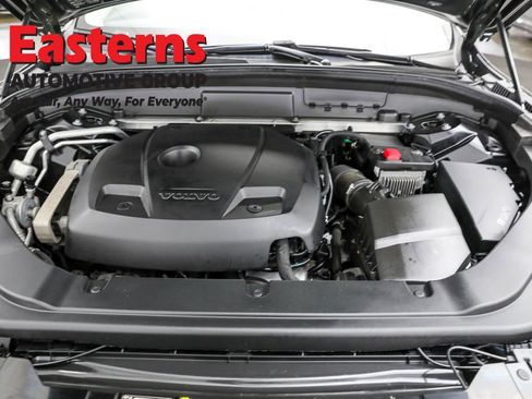 Used 2019 Volvo XC60 T5 Momentum w/ Multimedia Package image 7