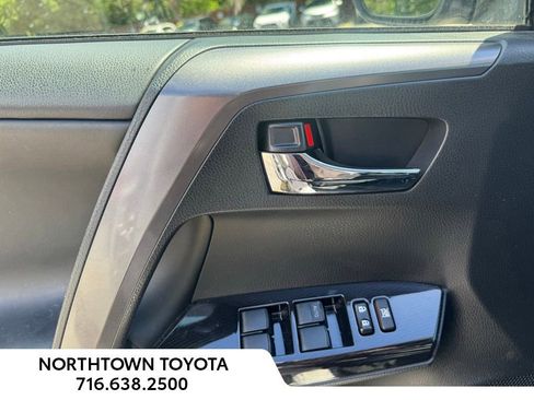 Used 2018 Toyota RAV4 SE w/ Power Extra Value Package AWD/4WD image 25