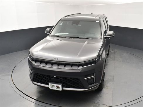 New 2026 Jeep Grand Wagoneer Summit image 14