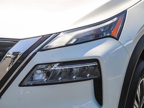 Used 2023 Nissan Rogue SV image 8