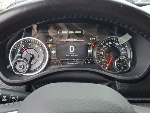 Used 2022 RAM 1500 Laramie AWD/4WD image 17