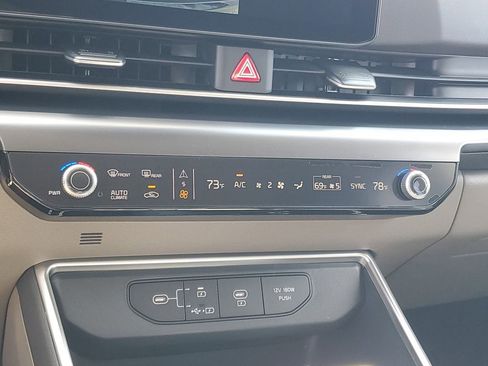 New 2026 Kia Carnival FWD image 17